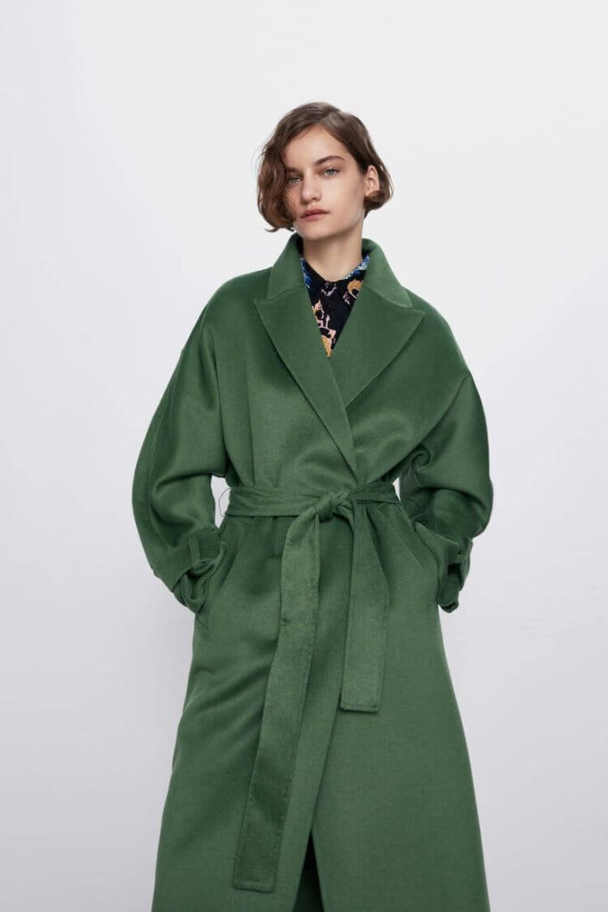 темно-зеленое пальто халат