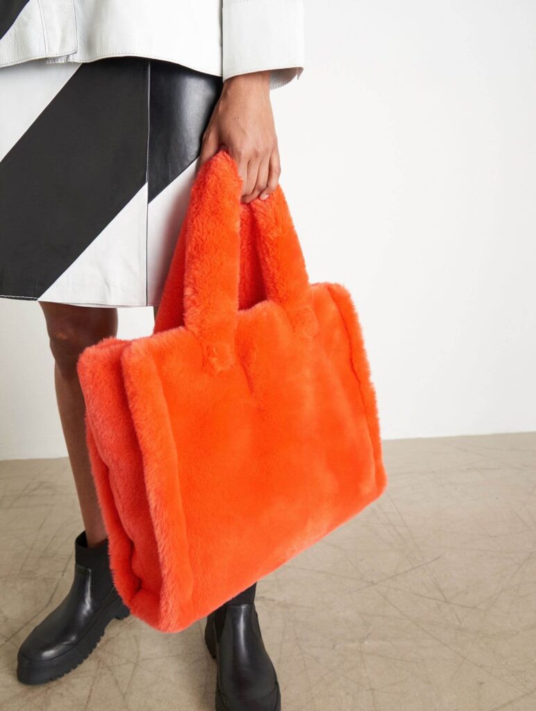оранжевая меховая сумка