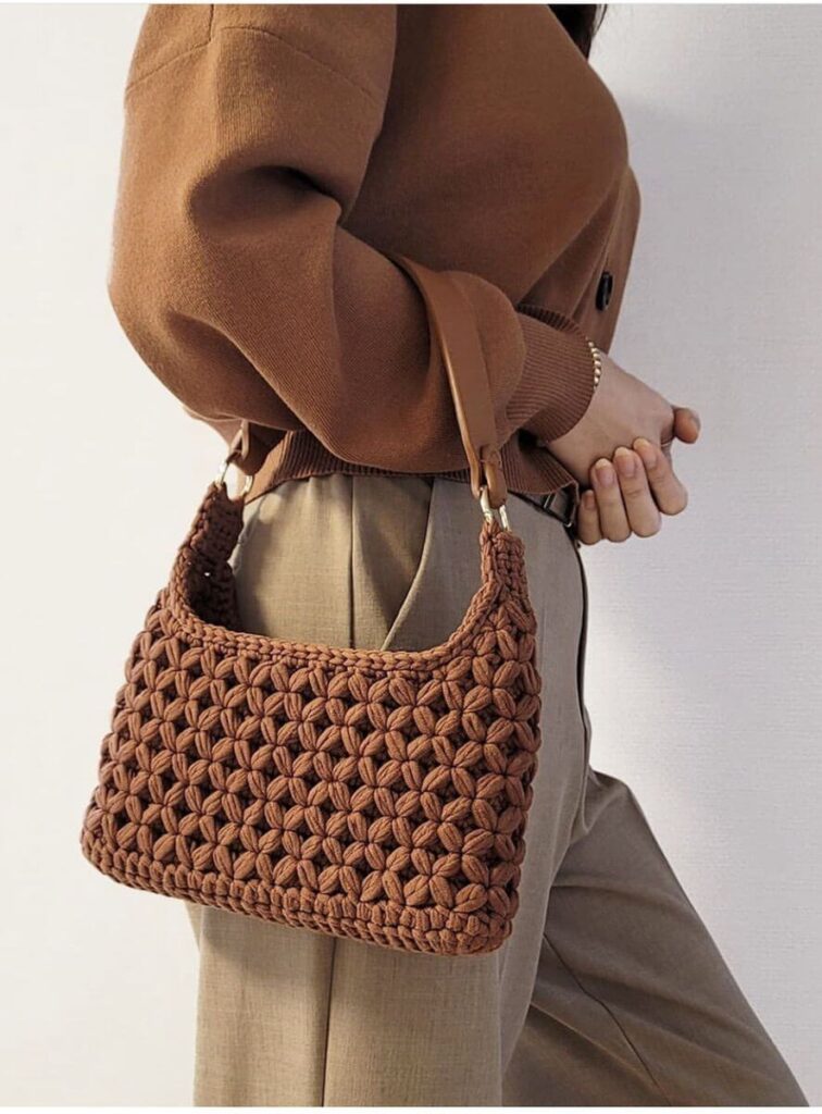 модная плетеная сумка