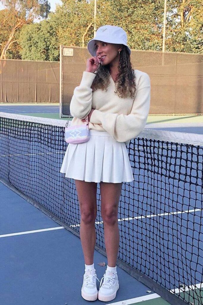 летний образ с теннисной юбкой