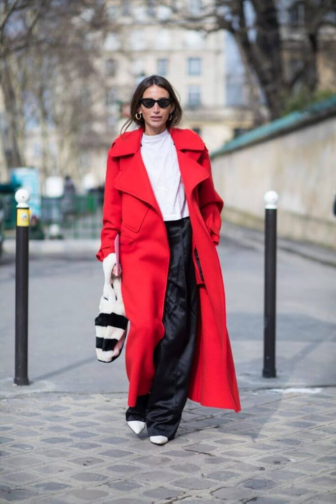 длинное красное пальто образ