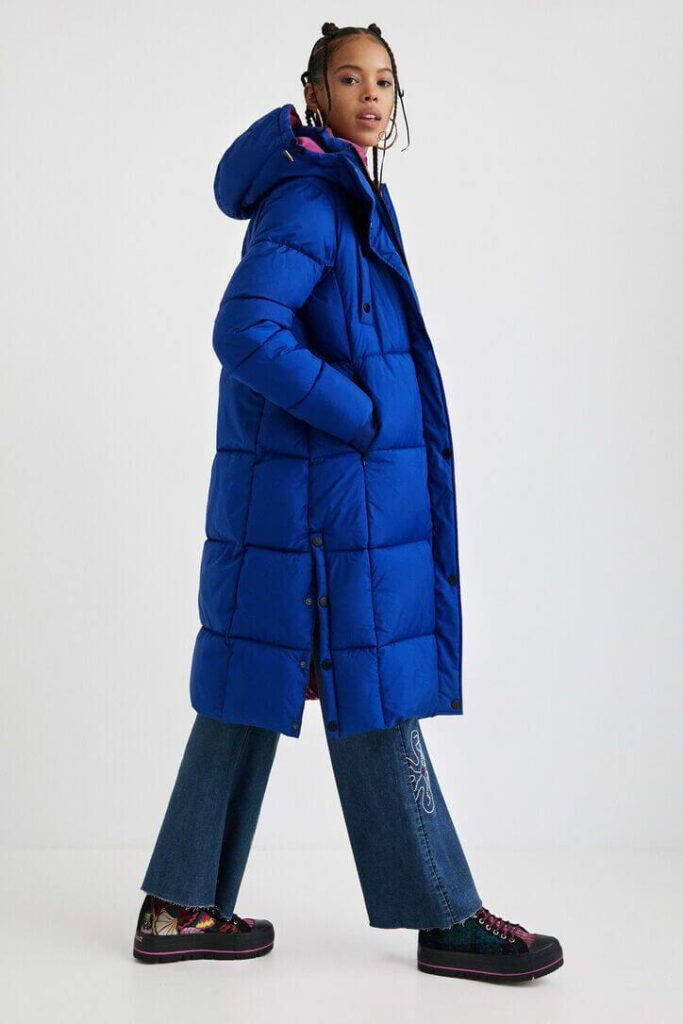 темно-синее пальто стеганое образ